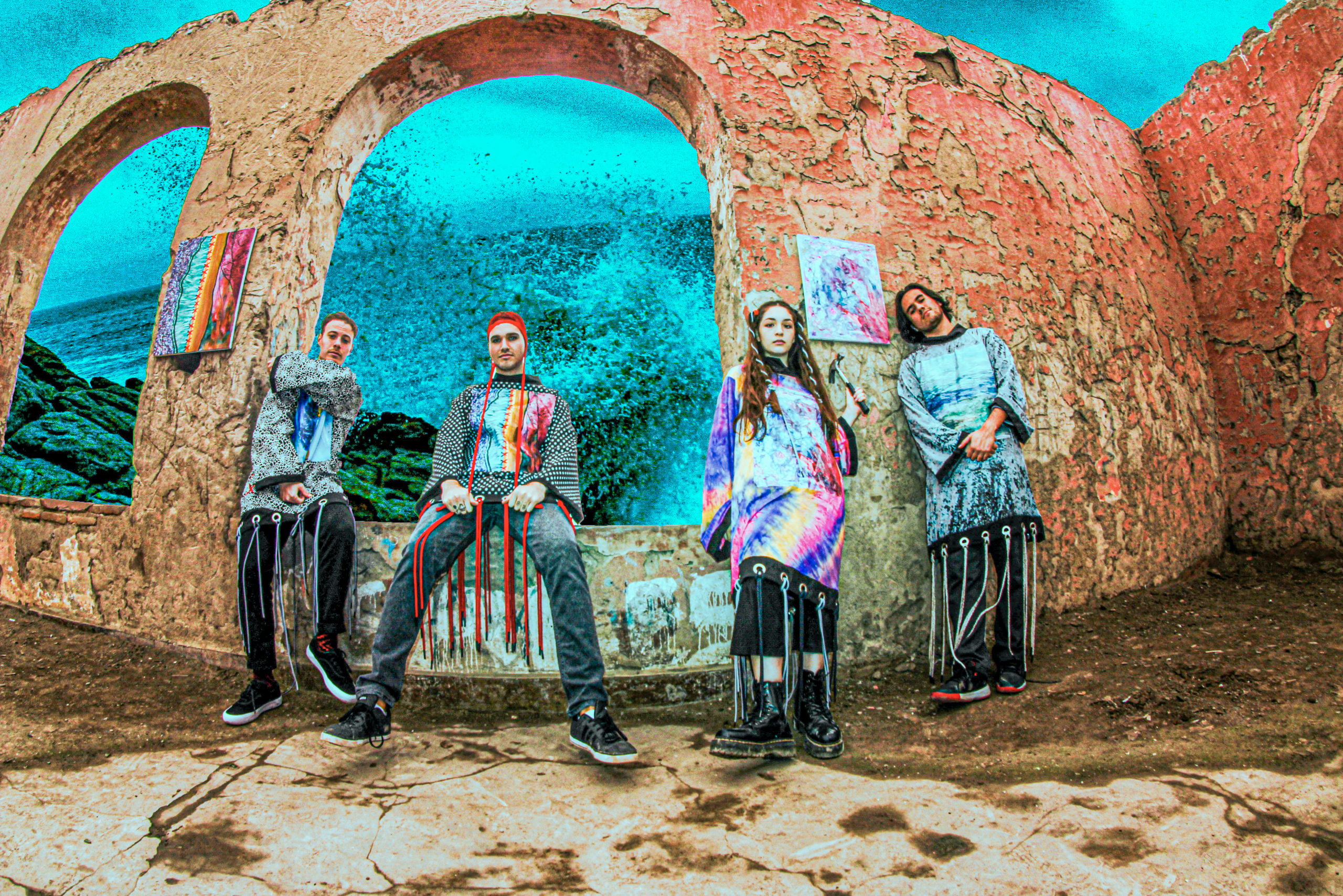 C A R G A N D O . . .